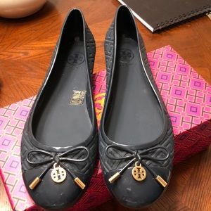 Tory Burch- Navy w/ Gold flats